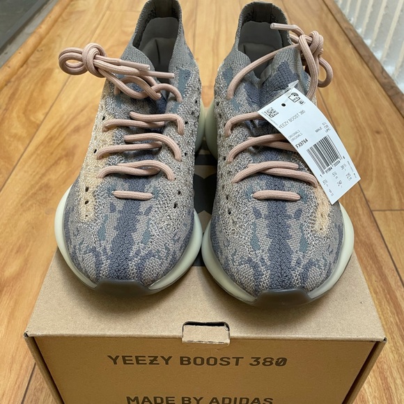 yeezy 380 mist box